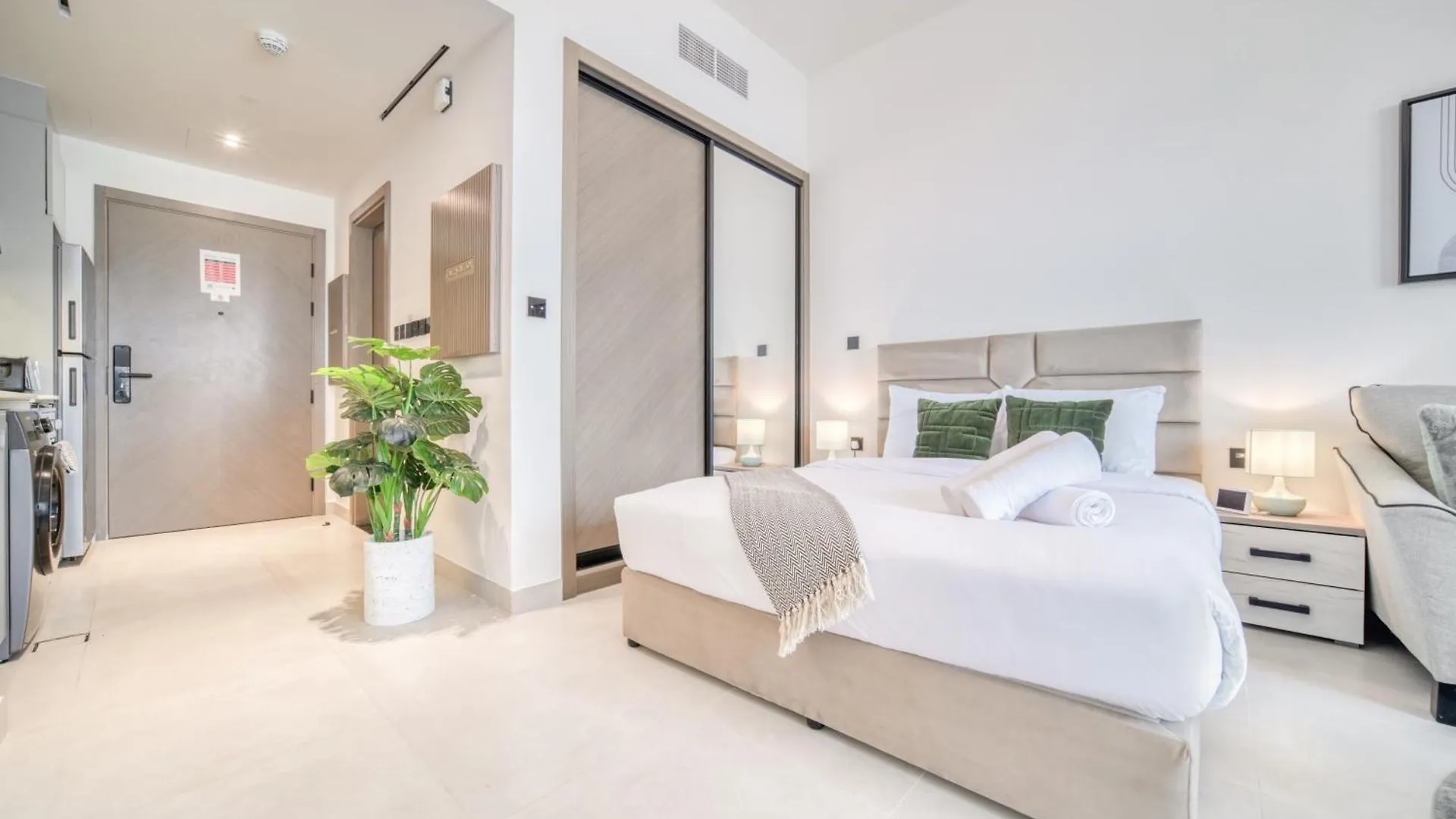 Burj Khalifa Poolside, Canal Boardwalk, Parking Dubai Apartment