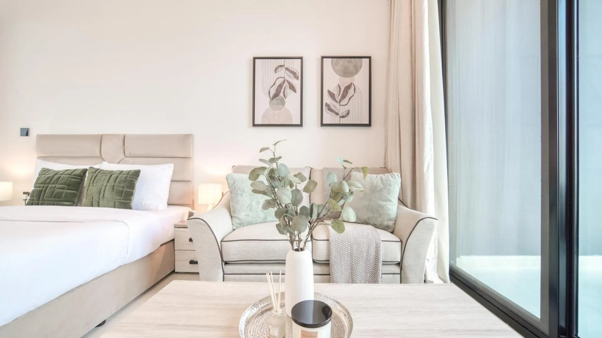 Apartment Burj Khalifa Poolside, Canal Boardwalk, Parking Dubai